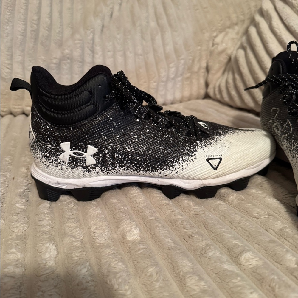 Under Armour Black and white football cleats